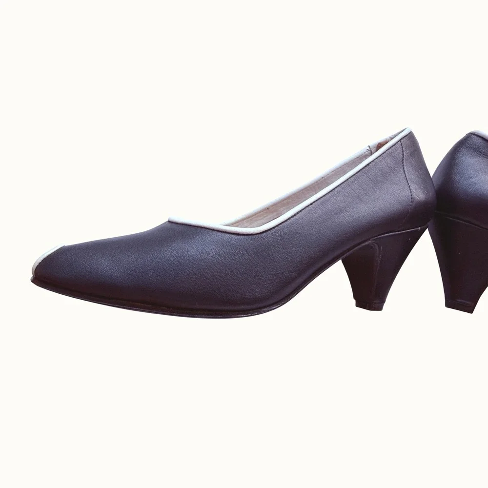Creazioni Arianna Italian Leather Peep Toe Kitten Heels Navy Blue White Trim 7